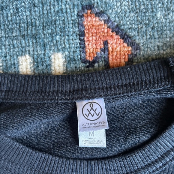 🐍🖤 RARE Taylor Swift Big Reputation Rep Era Sweater Tee Like New 🖤🐍 - Picture 2 of 3